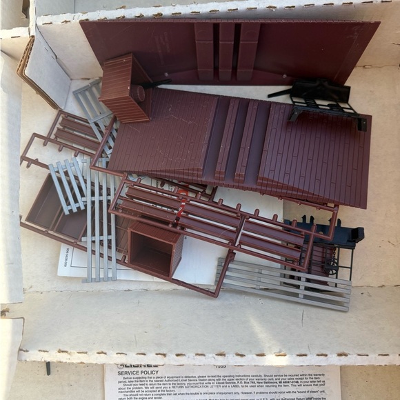 Lionel New York Central Flyer Train Set - Black and Red - Picture 11 of 13